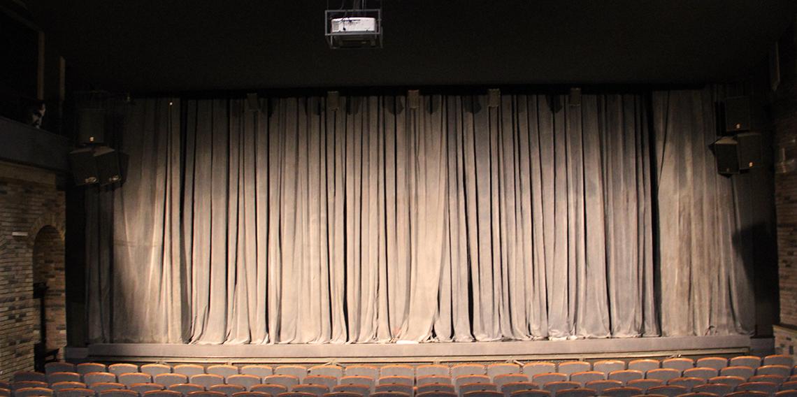 За лаштунками Молодого За лаштунками Молодого